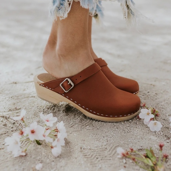 MIA Like New Alma Women’s Leather Slip On Buckle Clogs Size 38 - Picture 2 of 9